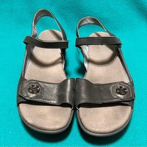 Naot Women’s Black Reserve Sandals Sz 41